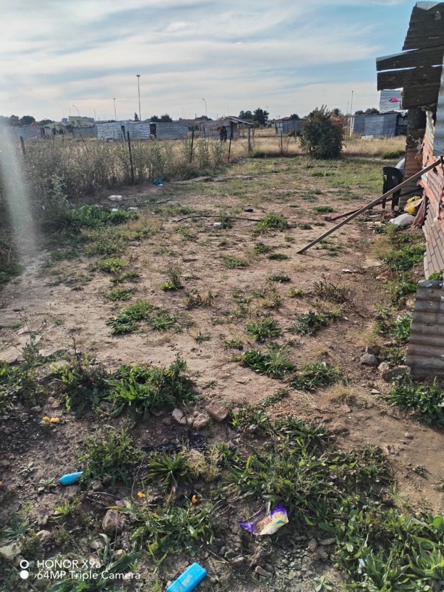 Commercial Property for Sale in Molifi Tau Kloof Free State